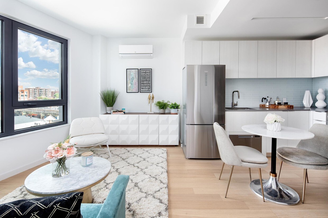 Foto principal - 37-46 72nd Street