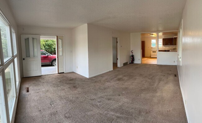 Foto del edificio - 1930s home with updates in quiet neighborhood