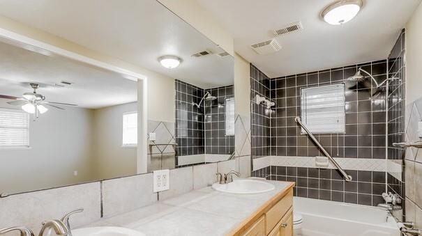 Building Photo - 2921 Leroy St