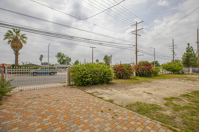 Foto del edificio - 11921 Saticoy St