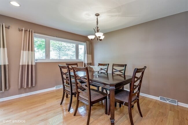 Foto del edificio - 2313 Robincrest Ln
