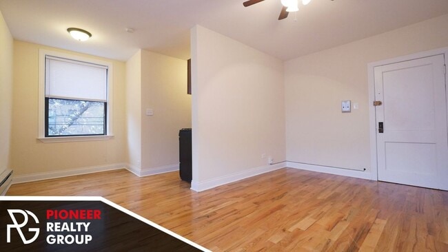 Building Photo - 818 W Diversey Pkwy