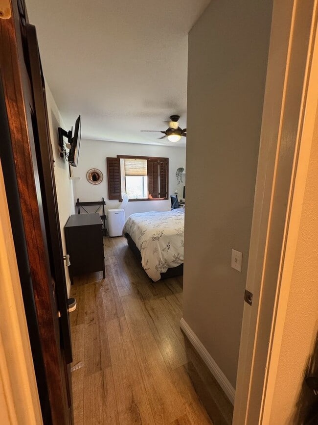 Building Photo - Spacious 1 bedroom condo centrally located...