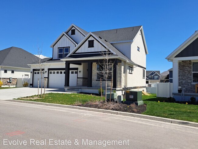 Building Photo - 3 br, 2.5 bath House - 1033 South Vine Street