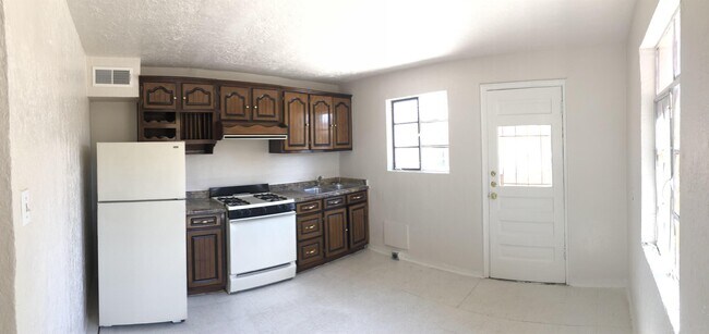 Building Photo - 988 Kessler Dr