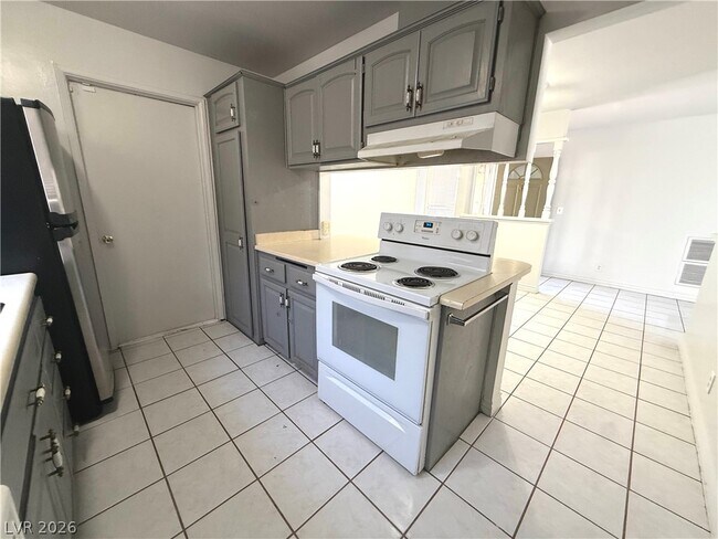 Building Photo - 5908 Carmen Blvd