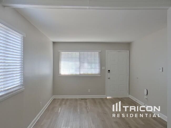 Building Photo - 2125 Frontier Dr