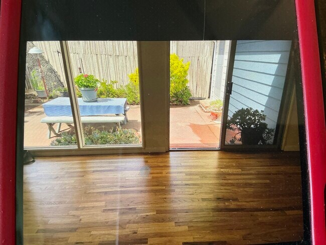 Foto del edificio - 278 Kelton Ave