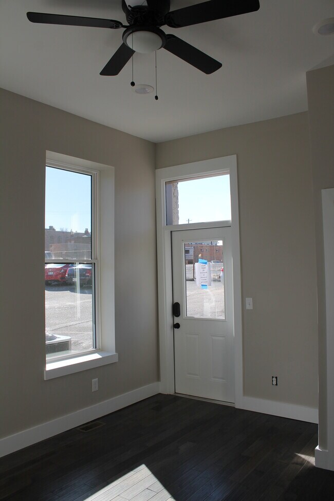 Building Photo - 715 Greenup St