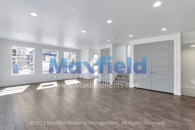 Foto del edificio - EV Friendly, Pool Access, Modern Luxury Sc...