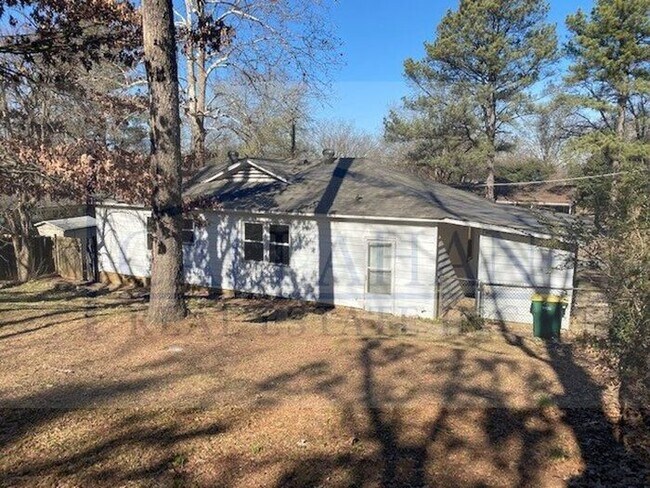 Building Photo - Updated NLR 2 Bed Home, 2 Living Areas