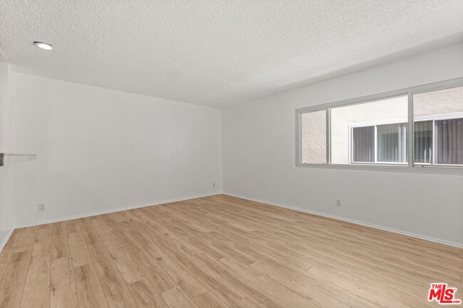 Building Photo - 8148 Redlands St