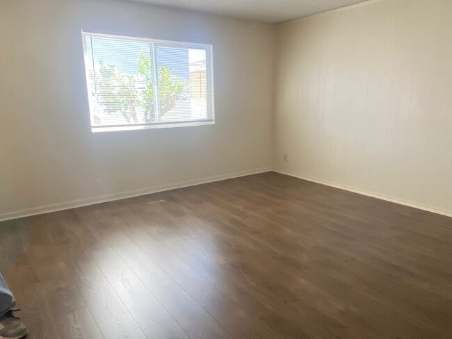 Foto del edificio - 3738 W 116th St
