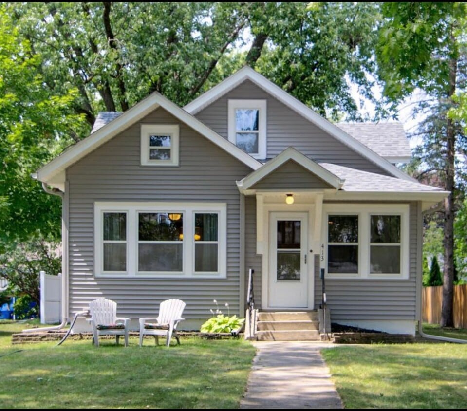 Primary Photo - 413 Angel Ave SW