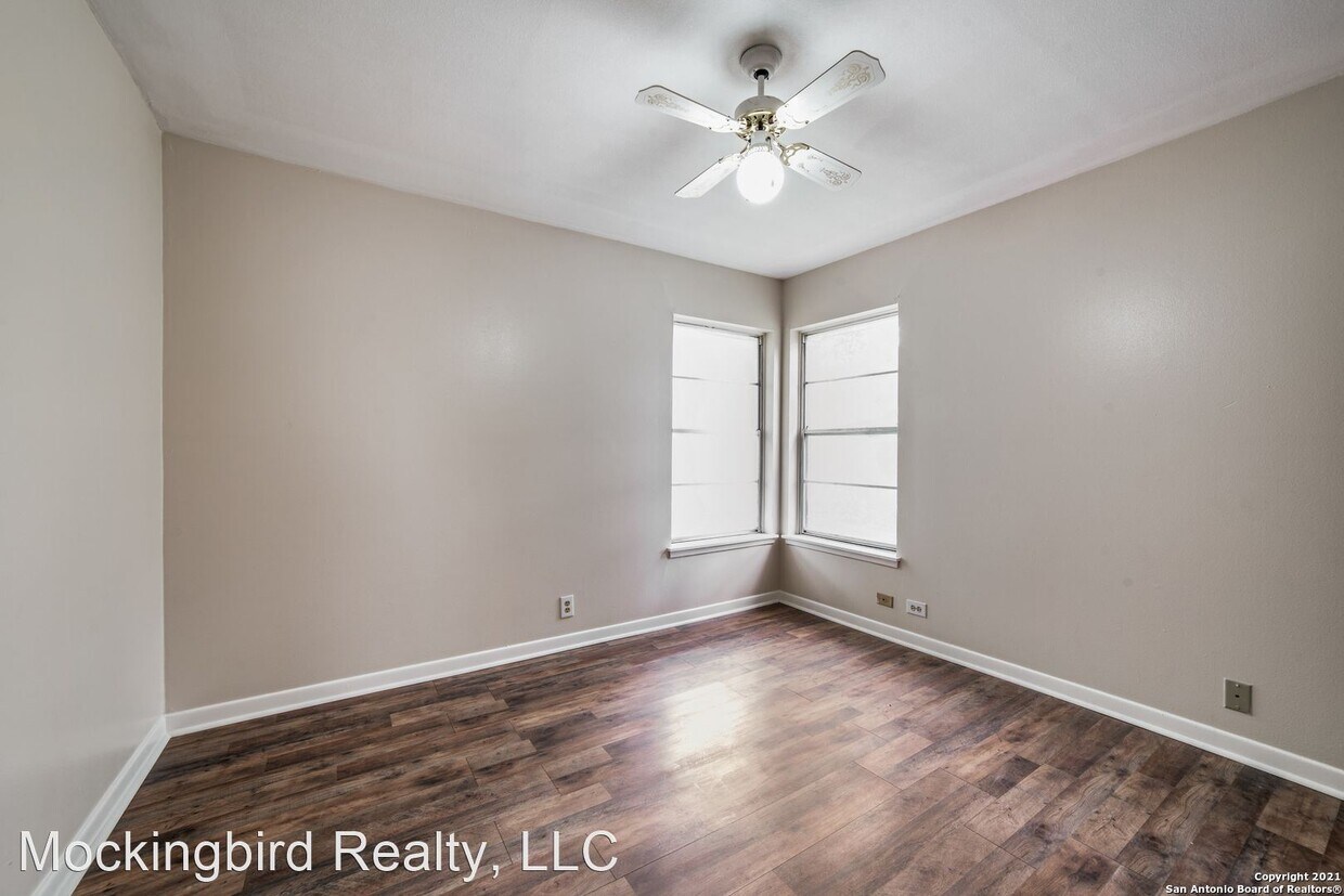 Building Photo - 4 br, 2 bath House - 326 E. Rampart