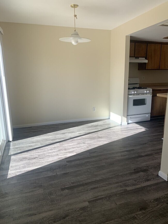 Building Photo - AVAILABLE NOW