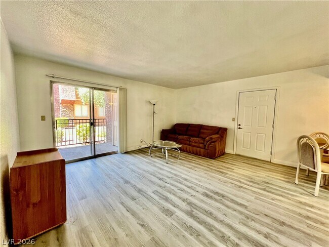 Building Photo - 4380 Sandy River Dr