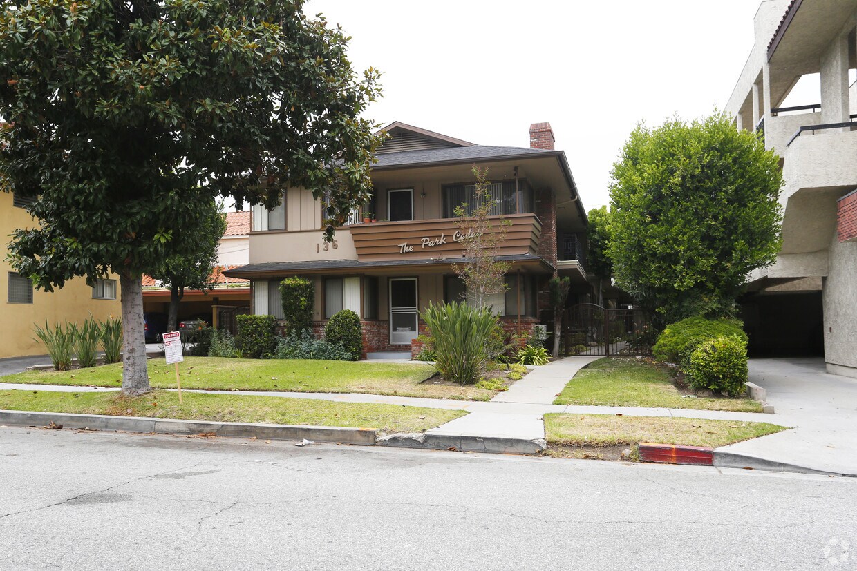Foto del edificio - 136 N Cedar St
