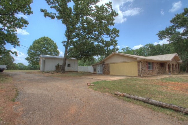 Building Photo - 301 Clements Rd