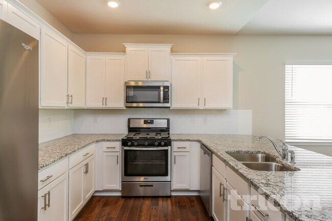 Building Photo - 250 Fenwick Dr