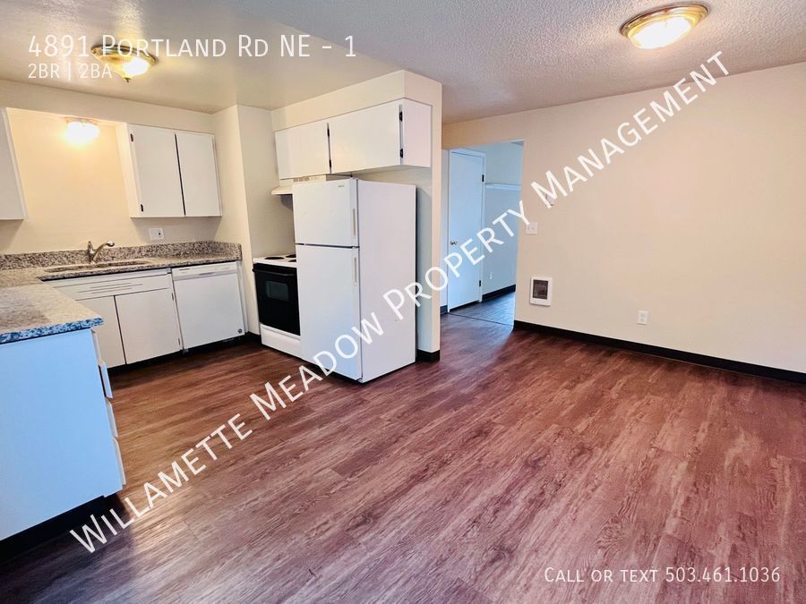 Primary Photo - Amazing 2 Bedrooms, 1.5 Bathroom Apartment...