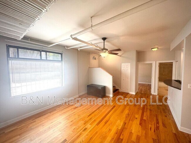Foto del edificio - 910 W Oakdale Ave