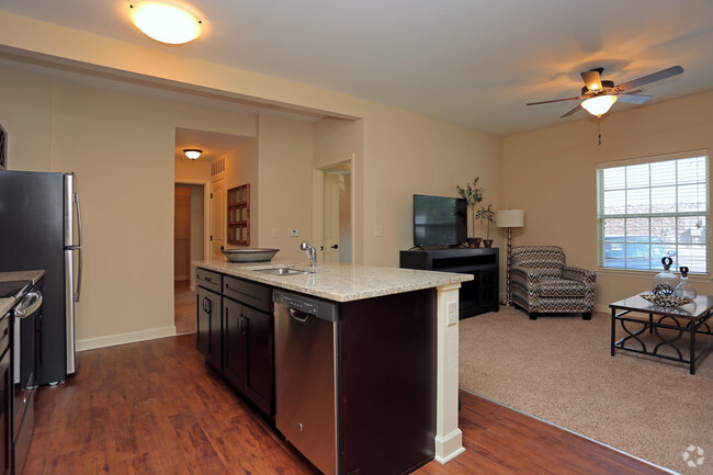 2BR - 862SF - Kitchen - Anderson House Luxury Apartments