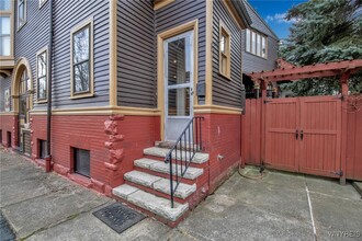 Building Photo - 530 Linwood Ave