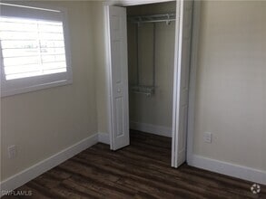 Building Photo - 12100 Siesta Dr