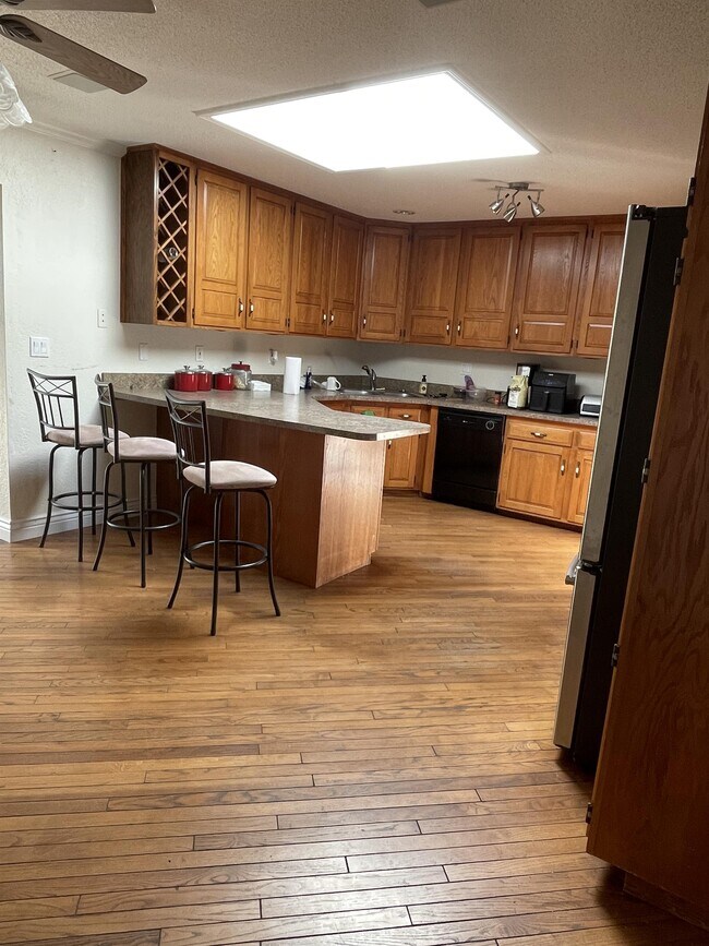 Building Photo - 22645 Starview Dr