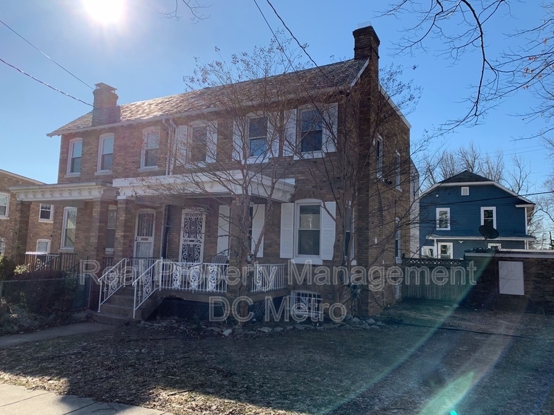 Photo - 1005 Upshur St NE