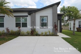 Building Photo - 211 Bedford Dr