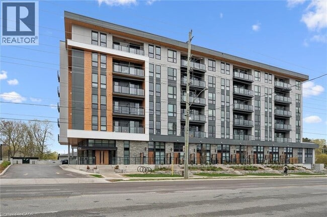 Building Photo - 312 Erb St. W