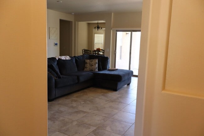 Foto del edificio - 5483 Waco Dr