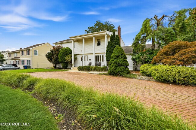 Building Photo - 304 Monmouth Rd
