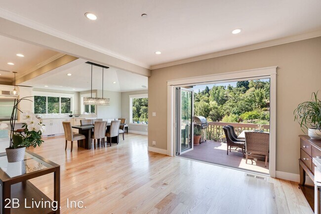 Foto del edificio - 4 br, 3.5 bath House - 3341 Oak Knoll Drive