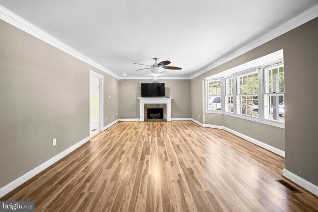 Building Photo - 12340 Shadetree Ln