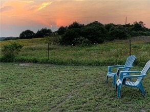 Building Photo - 7 acres with 5 bed, 3 bath less than 25 mi...