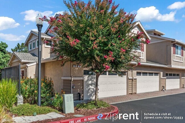 Foto del edificio - 2 br, 2.5 bath Townhome - 330 Sutter Creek...