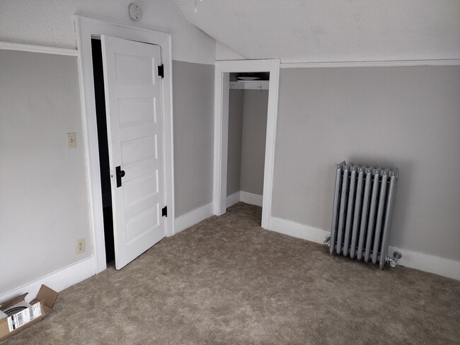 Building Photo - 216 E 2nd St