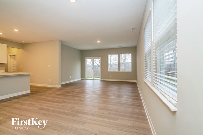 Building Photo - 3656 Locust Dr