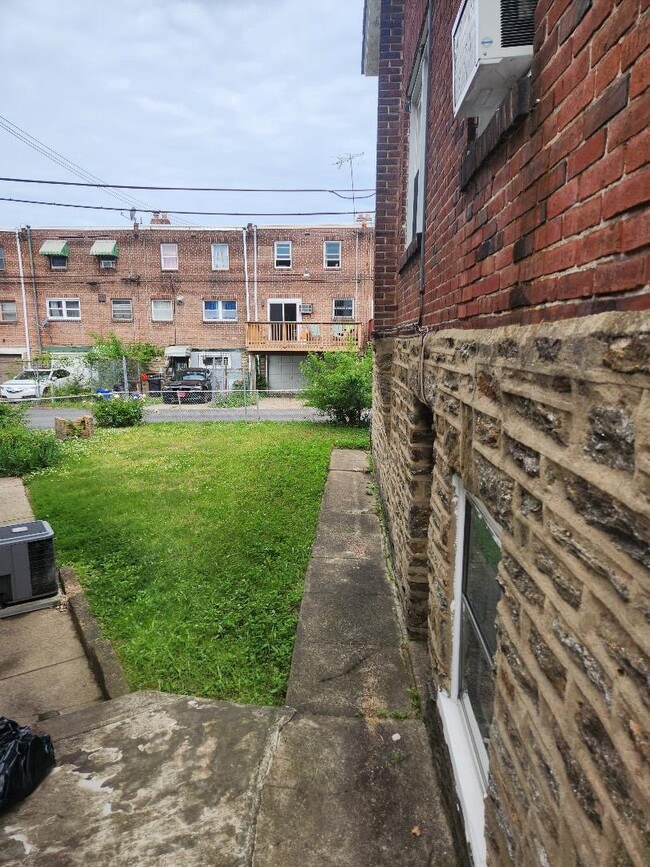 Building Photo - 2121 Homer St