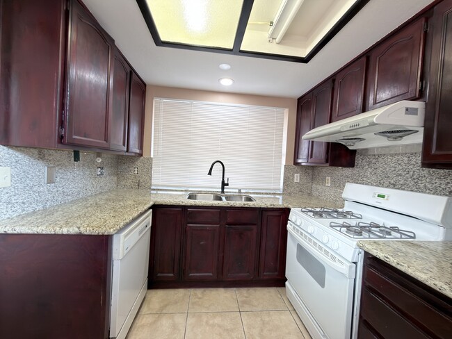 Foto del edificio - 4417 Anatone Dr