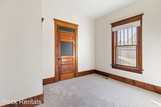 Building Photo - 3 br, 1 bath House - 417 W 11th Ave