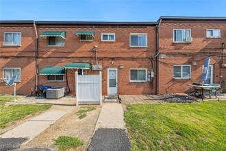 Building Photo - 215 Dalepark Dr