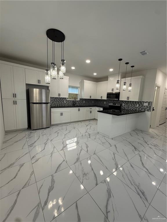 Foto del edificio - 14 Rosewood Ln