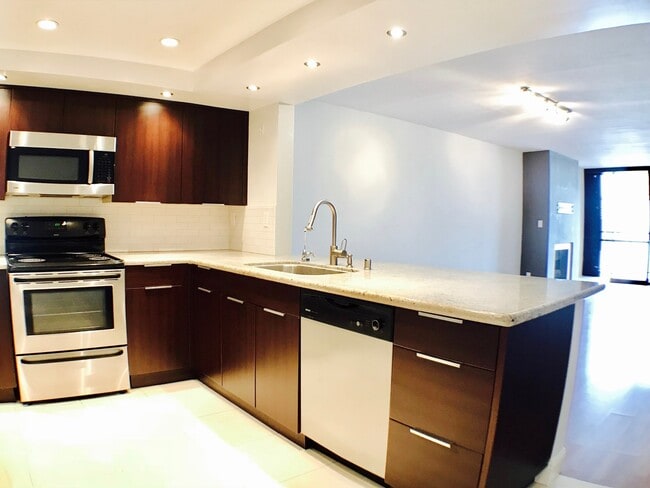 Building Photo - Beautifully Updated! in the heart of Westwood! North exposure!