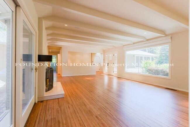 Foto del edificio - Upscale Country Club 3BD/2BA with BONUS Ro...