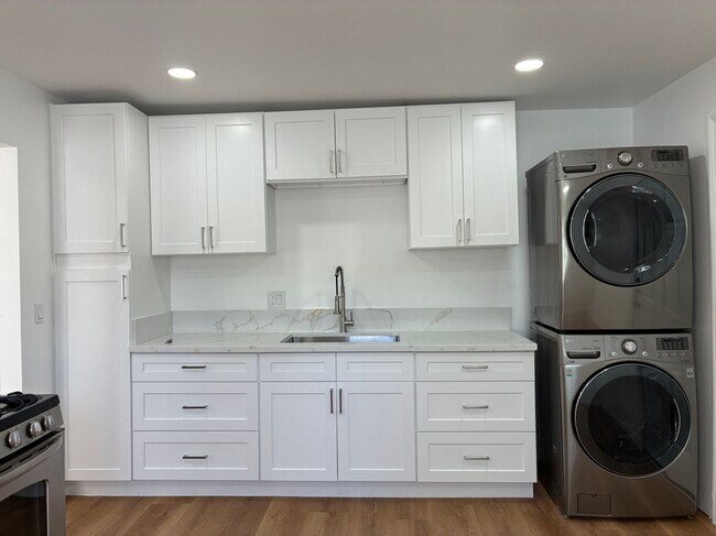 Foto del edificio - 12920 Roselle Ave
