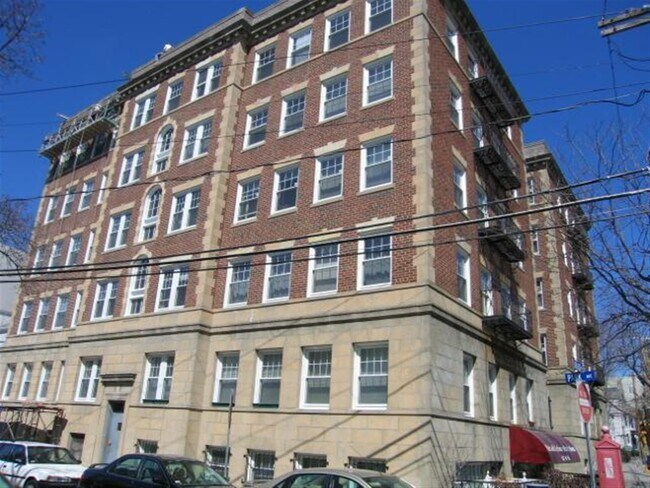 Building Photo - 56 College Ave